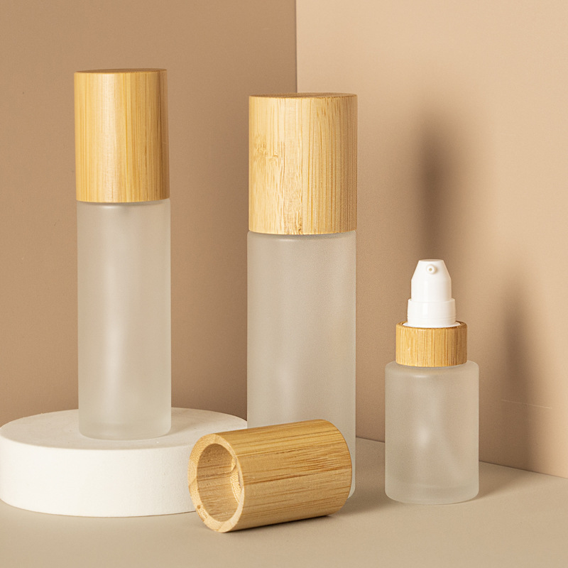 대나무 나무 뚜껑을 가진 서리로 덥은 화장용 로션 펌프 벌금 안개 그리고 로션 유리제 살포 병