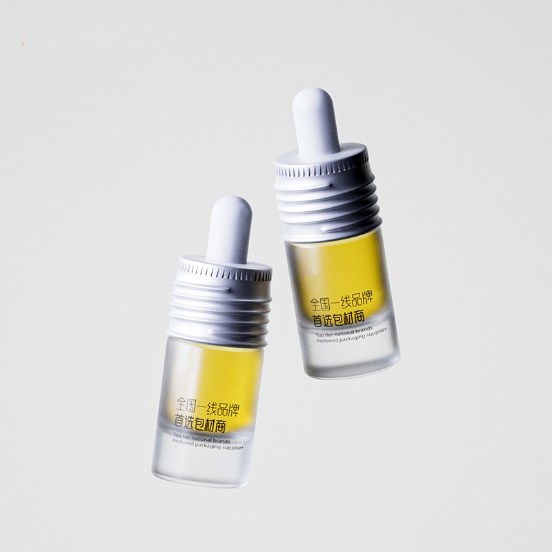 금속 또는 나무 점적기가 있는 작은 유리 에센셜 오일 병 금속 또는 나무 점적기가 있는 작은 유리 에센셜 오일 병