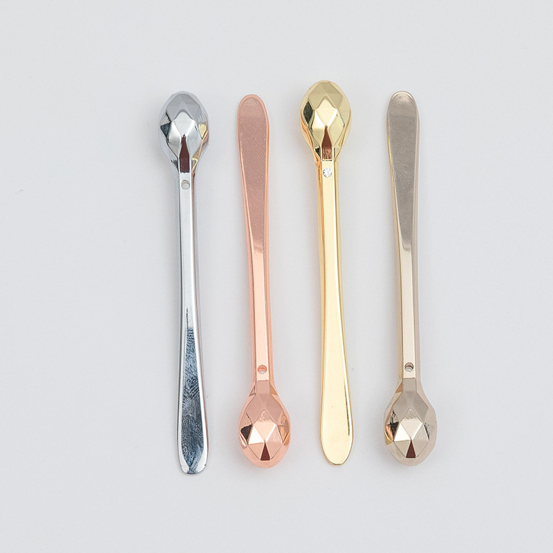 독특한 다이아몬드 컷 디자인의 아연 합금 아이크림 스틱 독특한 다이아몬드 컷 디자인의 아연 합금 아이크림 스틱